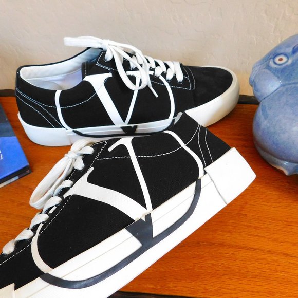 Valentino Garavani Other - New Valentino Garavani Go Logo retro low top black canvas streetwear sneaker 44